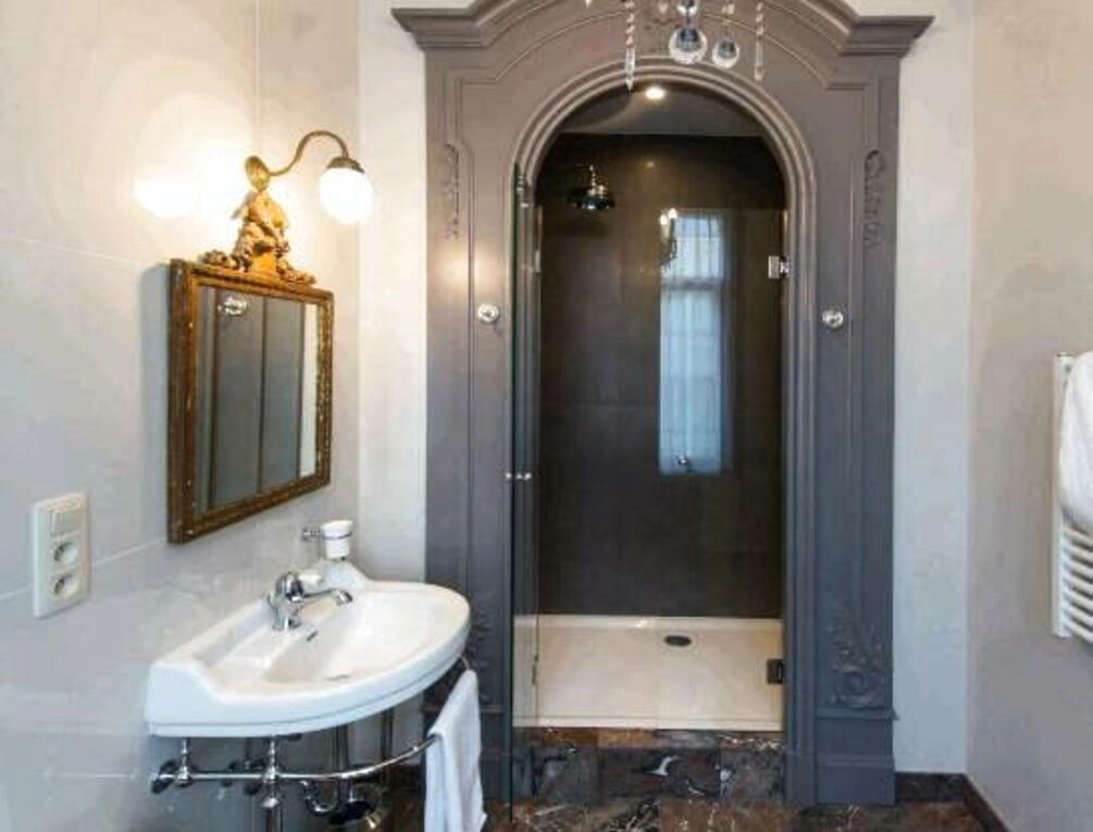 Afbeelding gerelateerd aan Louise sur Cour