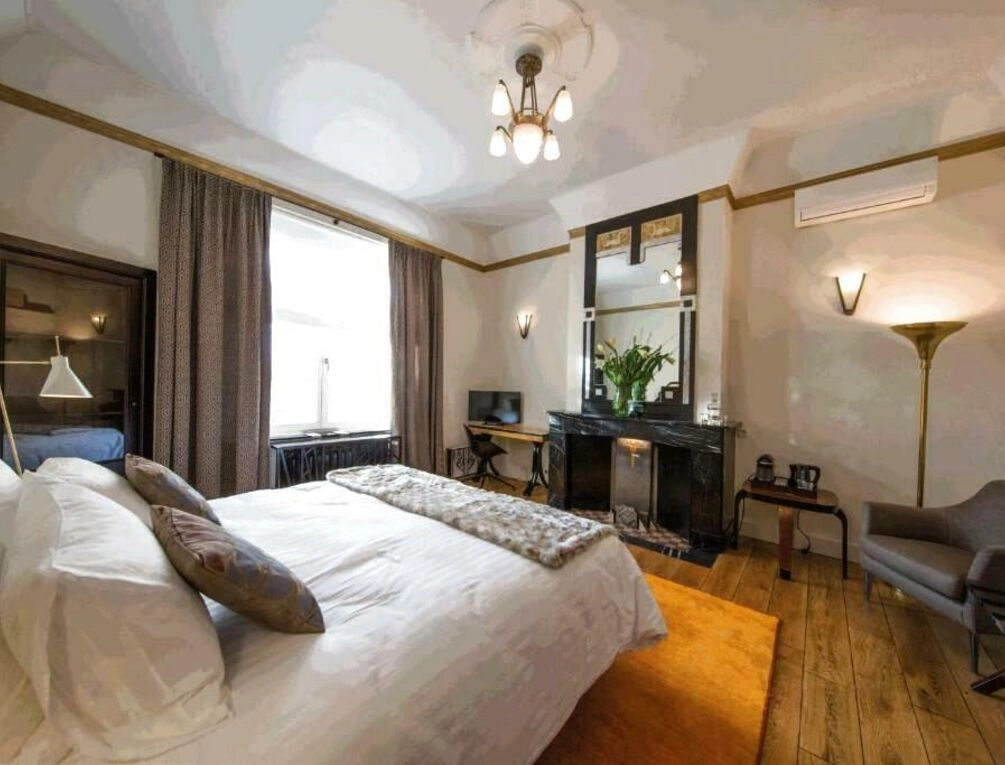 Afbeelding gerelateerd aan Louise sur Cour